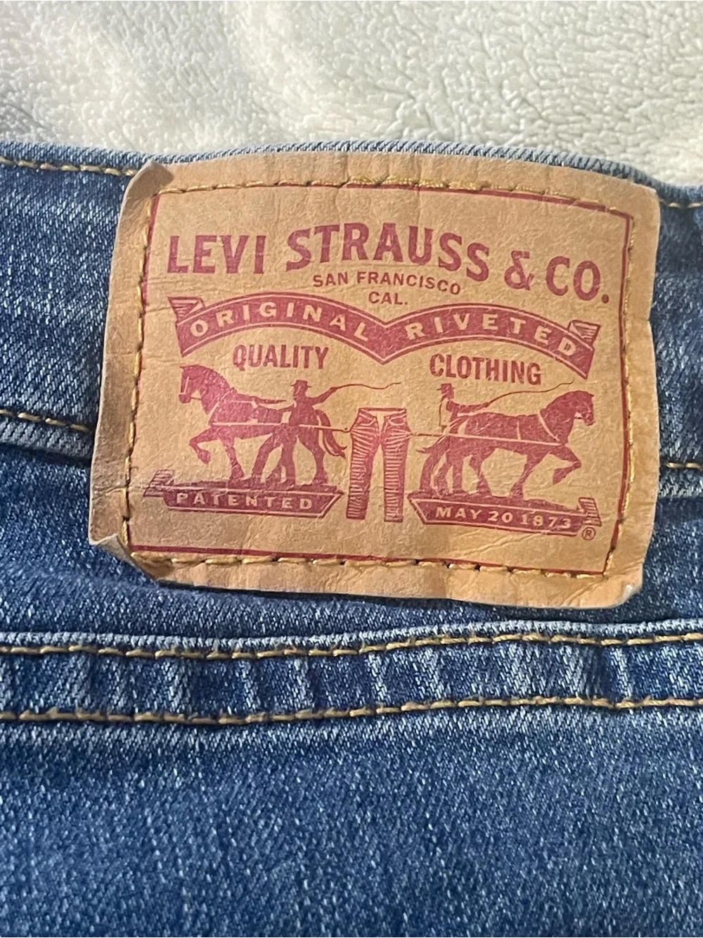 Levi’s 725 High Rise Bootcut Jeans Women’s Size 32 Medium Wash Distressed Denim
